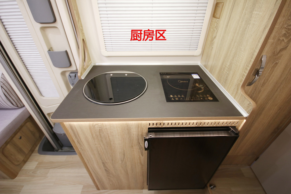 廚房.jpg 廚房.jpg