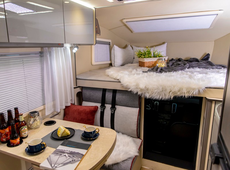 不懼荒野，不怕泥濘，四驅(qū)房車更給力