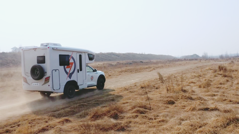 極致動力、四驅越野，樣樣都強，就是這款房車