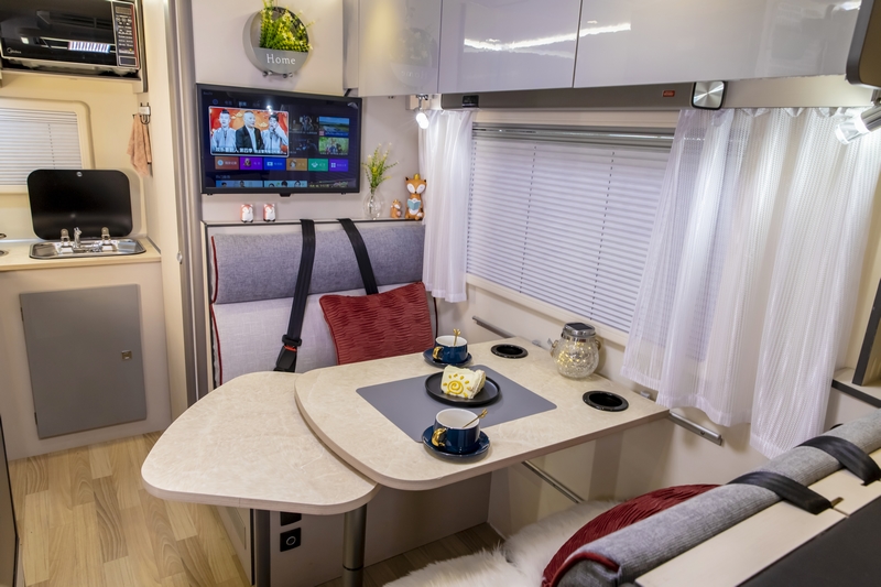 四驅(qū)越野皮卡房車(chē)內(nèi)部裝飾布局介紹 四驅(qū)越野皮卡房車(chē)內(nèi)部裝飾布局介紹