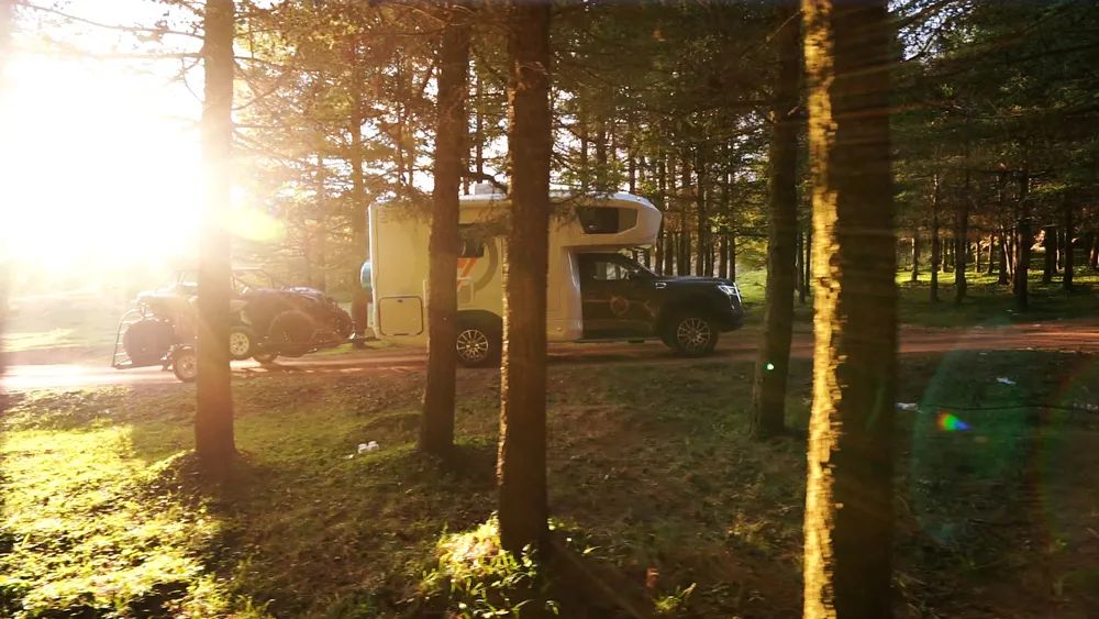 疫情之下，我們?yōu)槭裁催x擇房車(chē)出行？