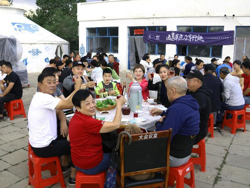 對(duì)酒當(dāng)歌,人生幾何,要盡興就現(xiàn)在! 對(duì)酒當(dāng)歌,人生幾何,要盡興就現(xiàn)在!