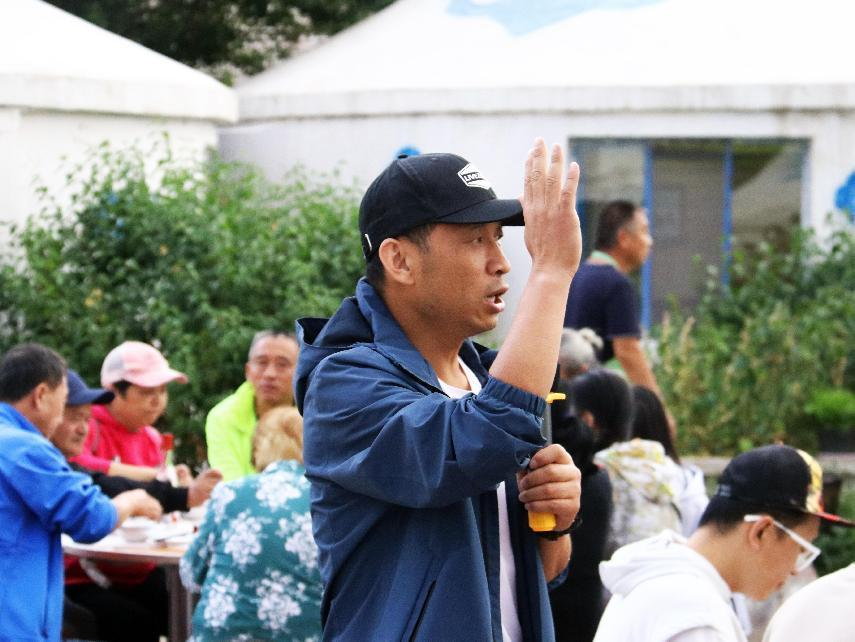 對(duì)酒當(dāng)歌,人生幾何,要盡興就現(xiàn)在! 對(duì)酒當(dāng)歌,人生幾何,要盡興就現(xiàn)在!