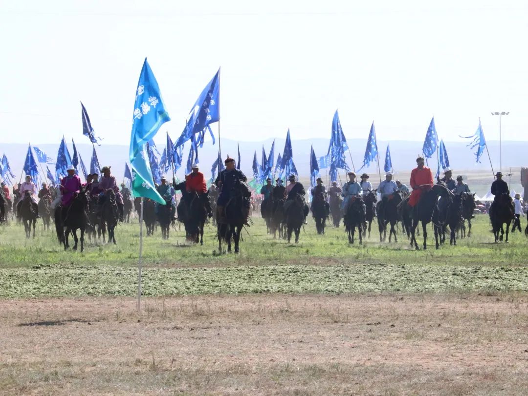 覽眾房車攜手長城炮聯袂出席那達慕2.jpg 覽眾房車攜手長城炮聯袂出席那達慕2.jpg