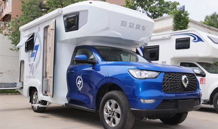 為自由著色！紅、白、藍(lán)、棕，你選哪一種？